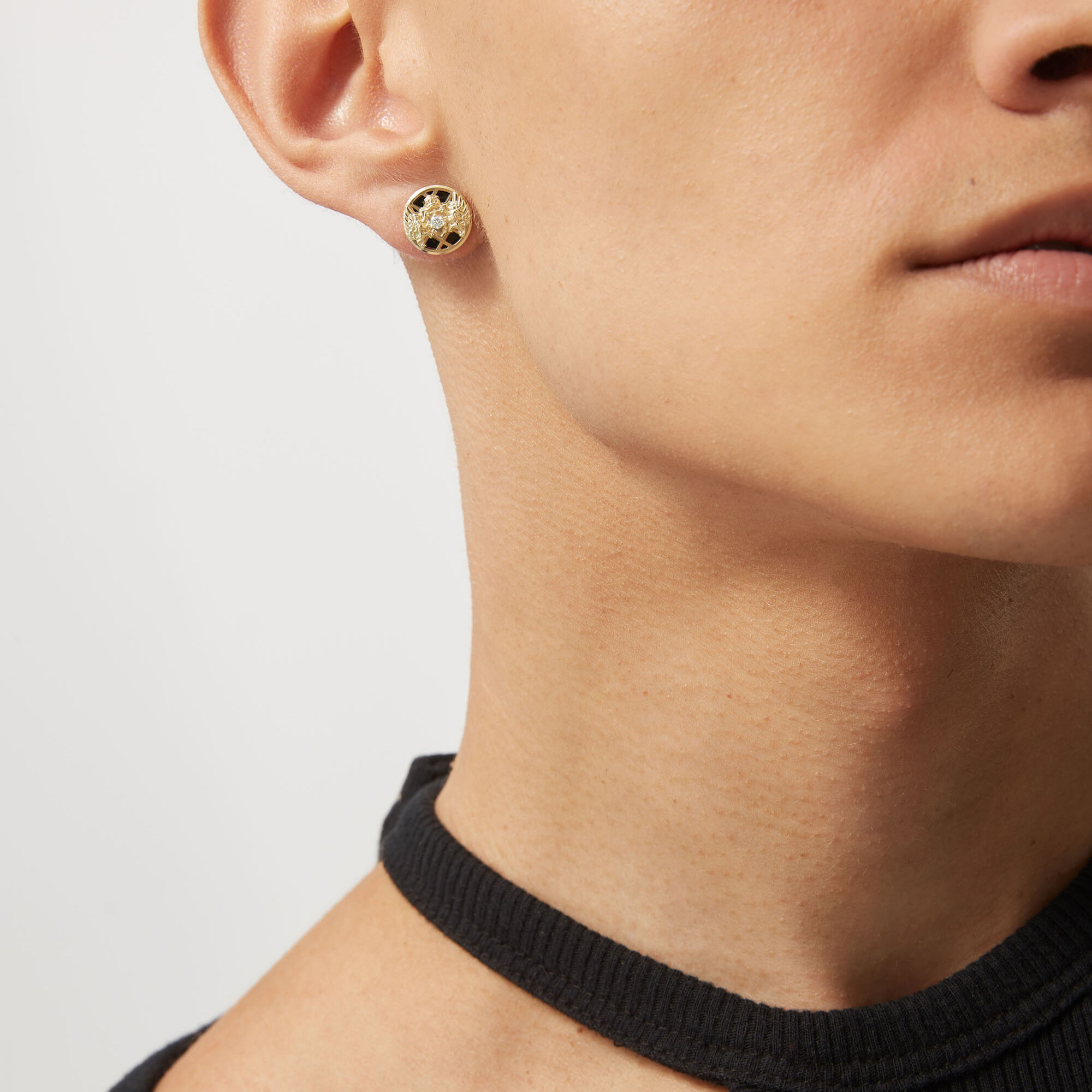 Yellow gold top onyx earrings